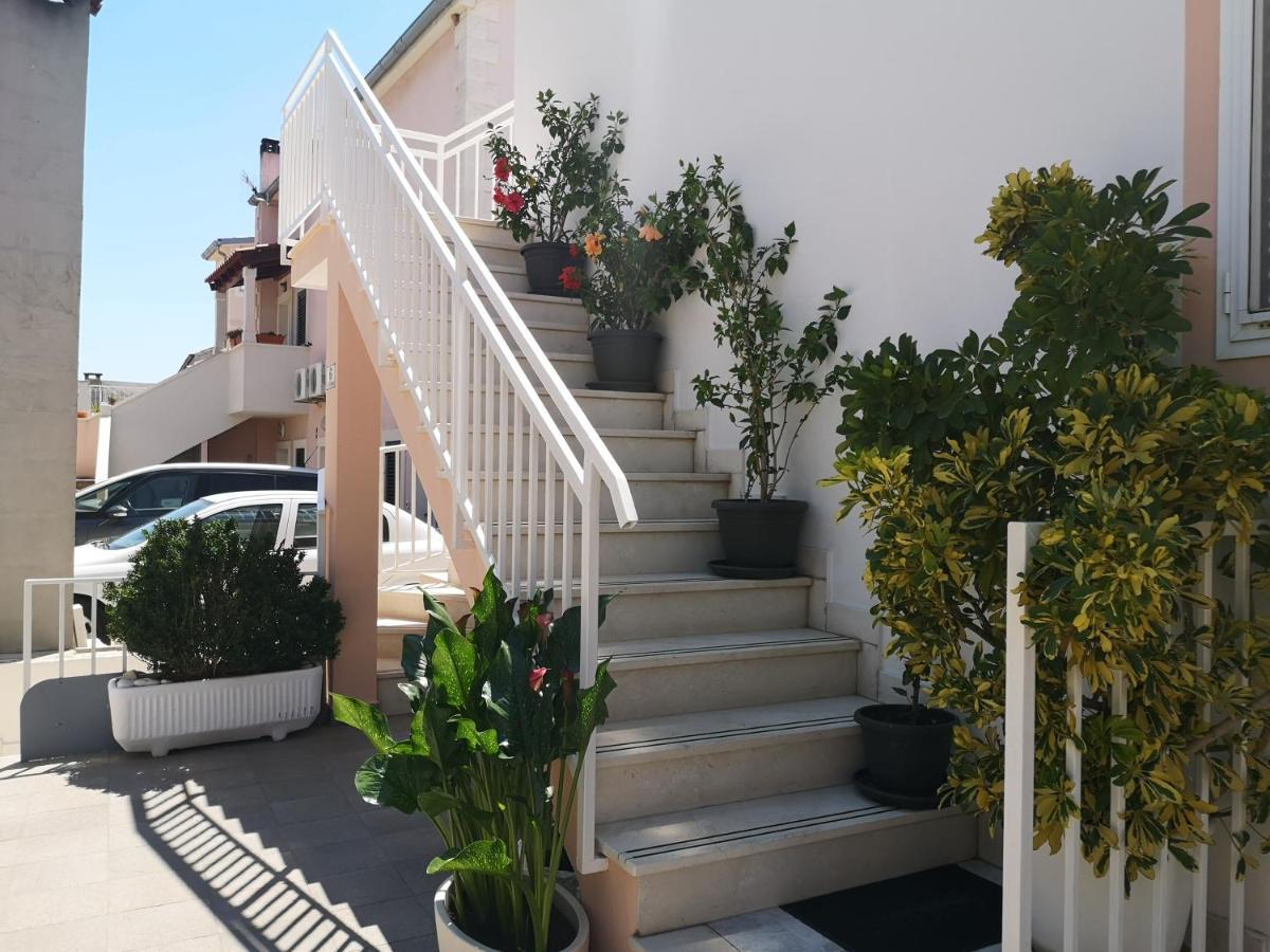 Apartments & Rooms Anita Хвар Екстериор снимка