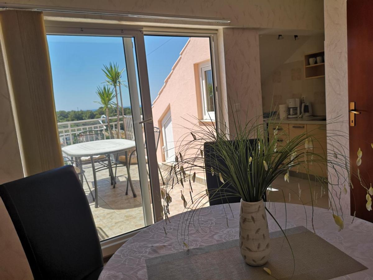 Apartments & Rooms Anita Хвар Екстериор снимка