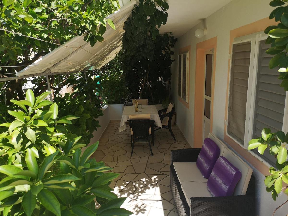 Apartments & Rooms Anita Хвар Екстериор снимка