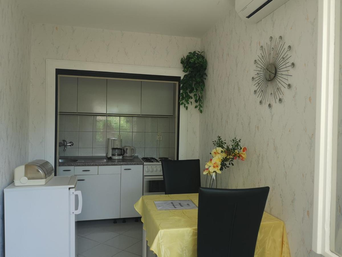 Apartments & Rooms Anita Хвар Екстериор снимка