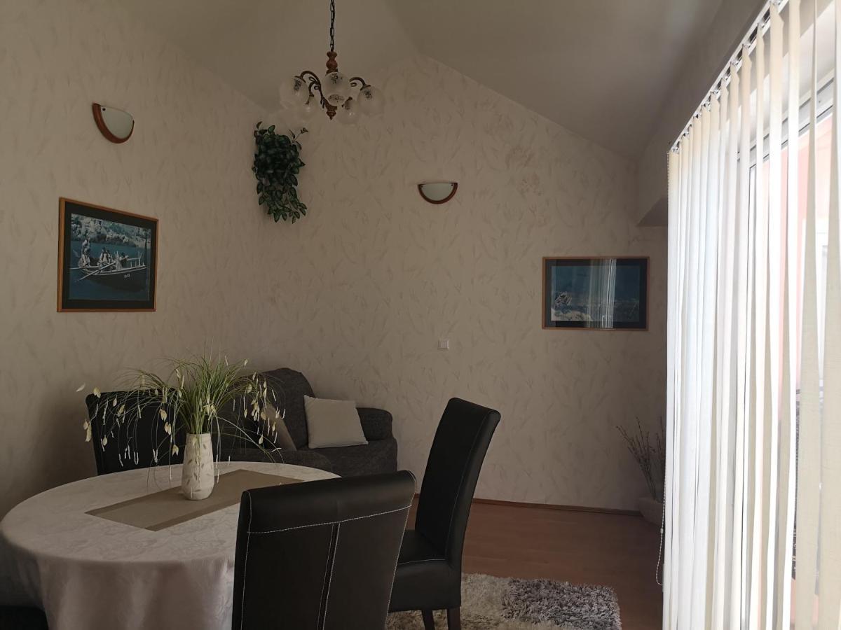 Apartments & Rooms Anita Хвар Екстериор снимка