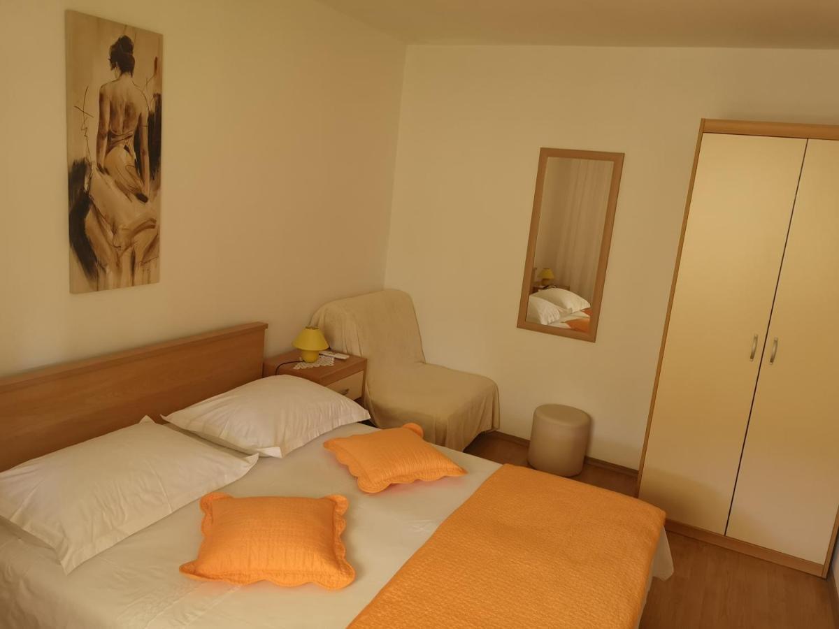 Apartments & Rooms Anita Хвар Екстериор снимка