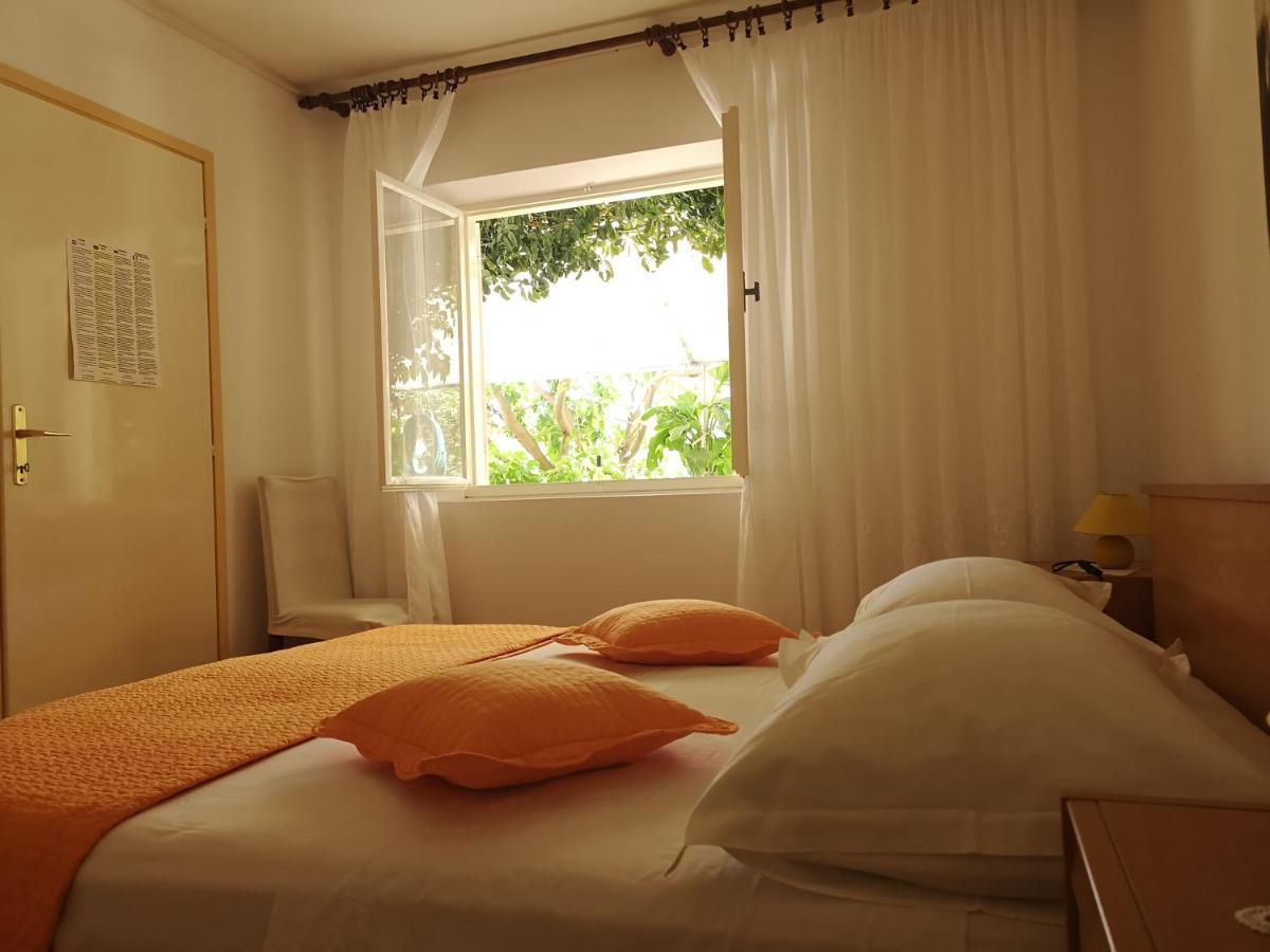 Apartments & Rooms Anita Хвар Екстериор снимка