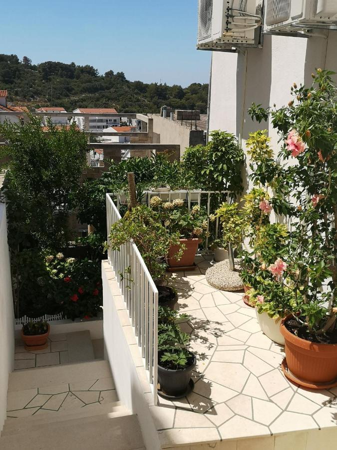 Apartments & Rooms Anita Хвар Екстериор снимка