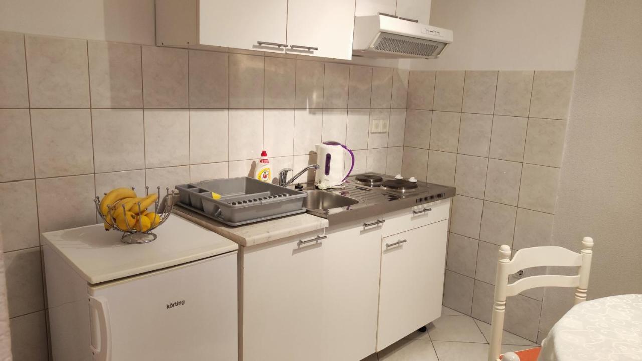Apartments & Rooms Anita Хвар Екстериор снимка
