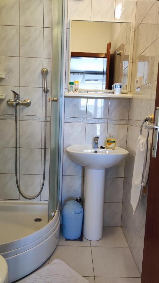 Apartments & Rooms Anita Хвар Екстериор снимка