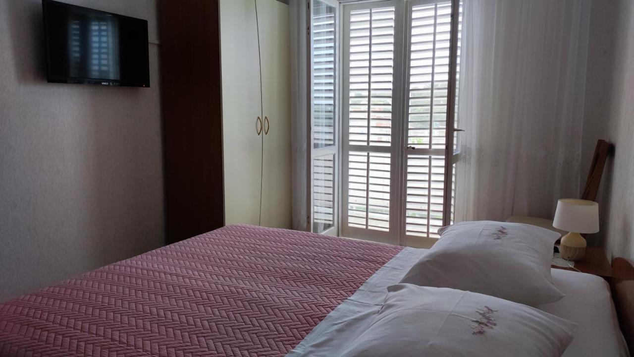 Apartments & Rooms Anita Хвар Екстериор снимка