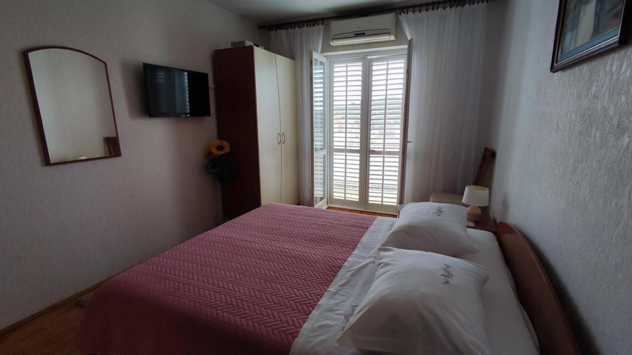 Apartments & Rooms Anita Хвар Екстериор снимка