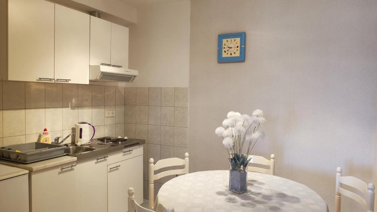 Apartments & Rooms Anita Хвар Екстериор снимка
