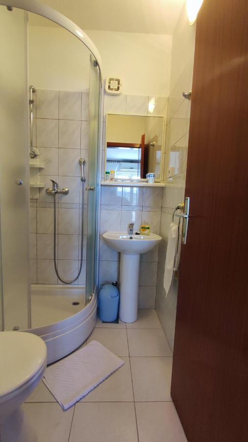 Apartments & Rooms Anita Хвар Екстериор снимка