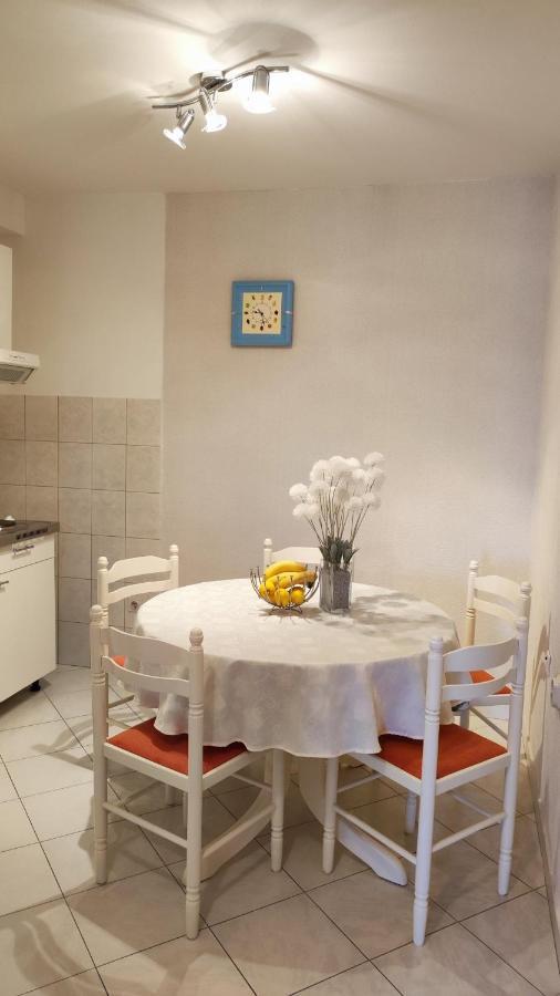 Apartments & Rooms Anita Хвар Екстериор снимка