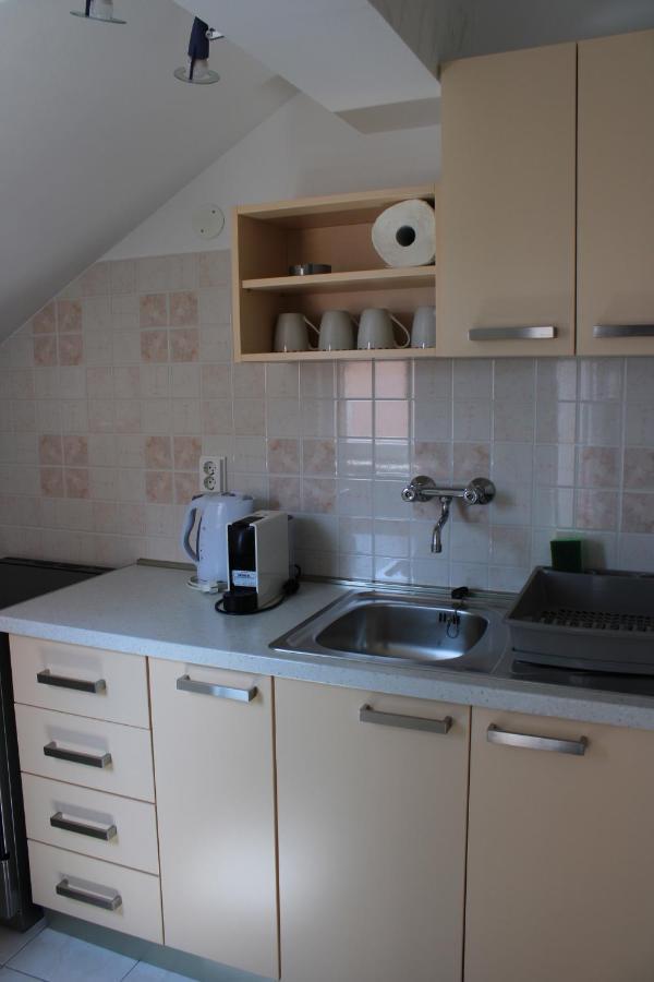 Apartments & Rooms Anita Хвар Екстериор снимка