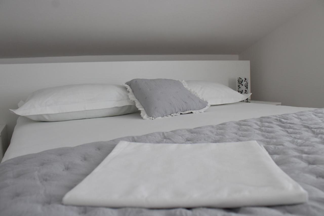 Apartments & Rooms Anita Хвар Екстериор снимка