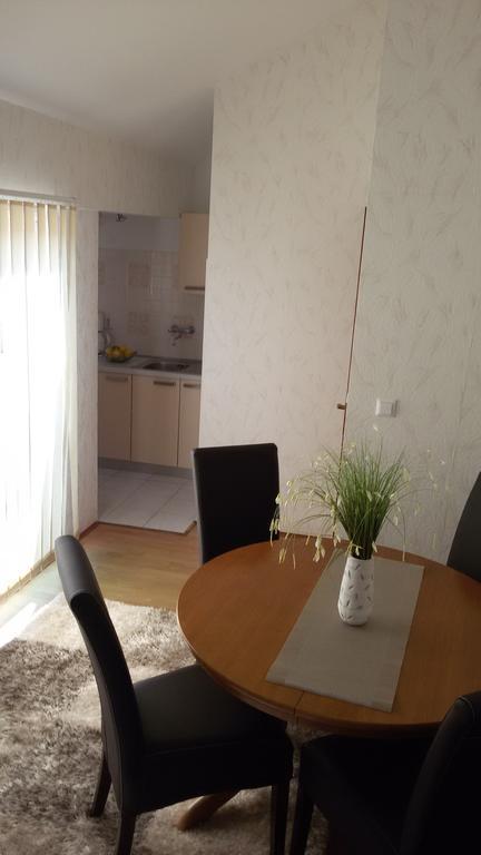 Apartments & Rooms Anita Хвар Екстериор снимка