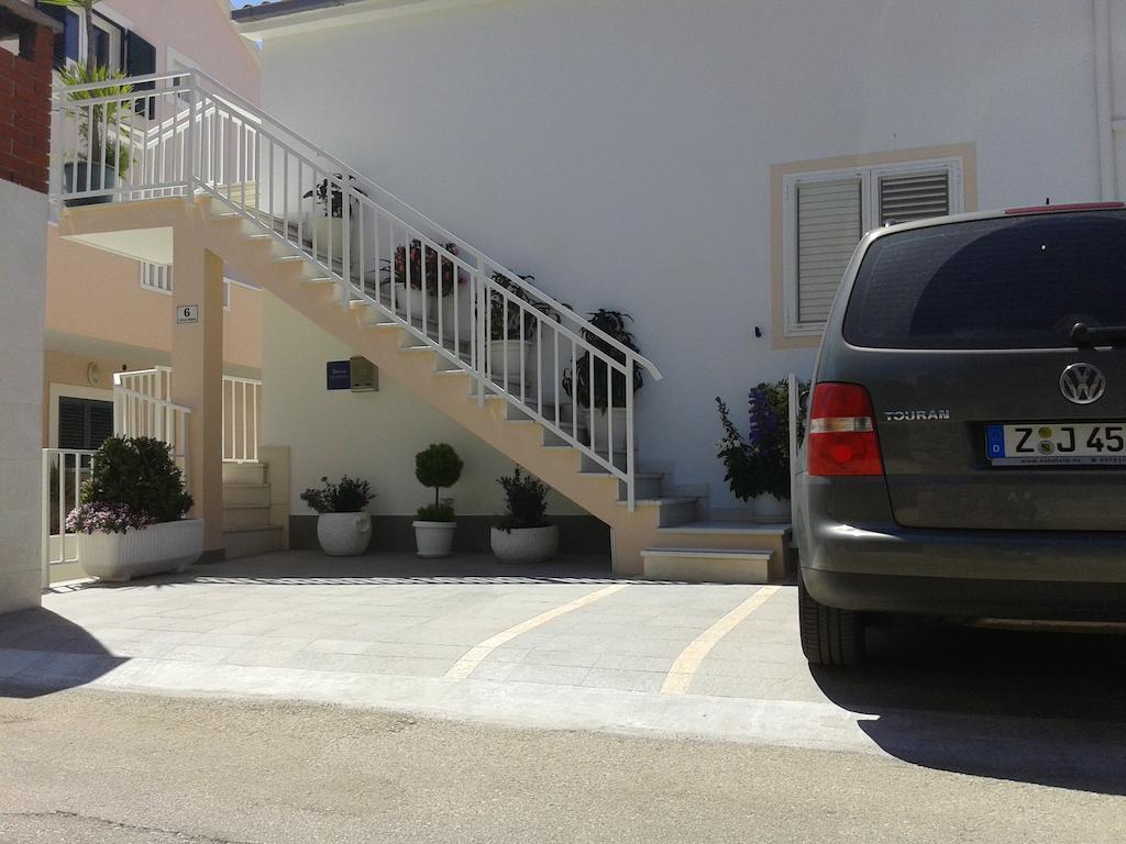 Apartments & Rooms Anita Хвар Екстериор снимка